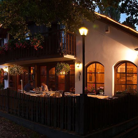罗威奇基瓦克酒店 Loučeň 外观 照片