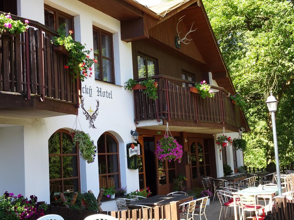 罗威奇基瓦克酒店 Loučeň 外观 照片