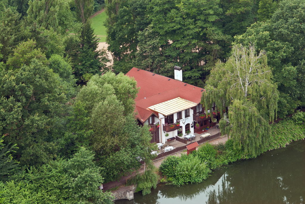 罗威奇基瓦克酒店 Loučeň 外观 照片